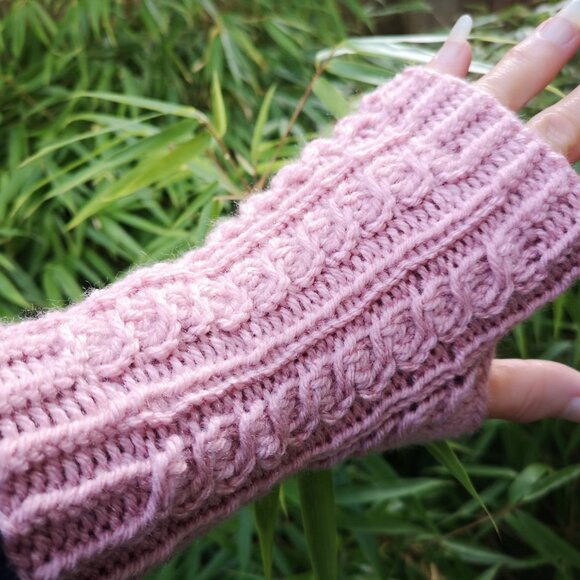 Rose Pink Seamless Fingerless Texting Mittens Gloves Handmade in Canada NEW - Picture 5 of 7